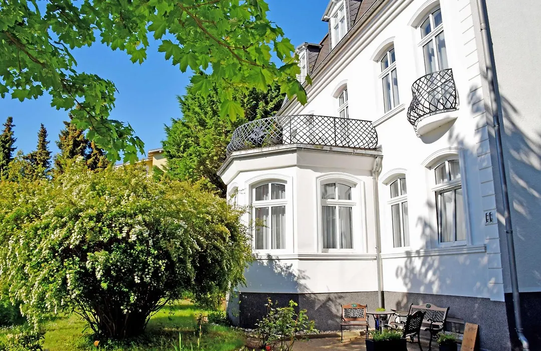 Villa im Ostseebad Baabe-1